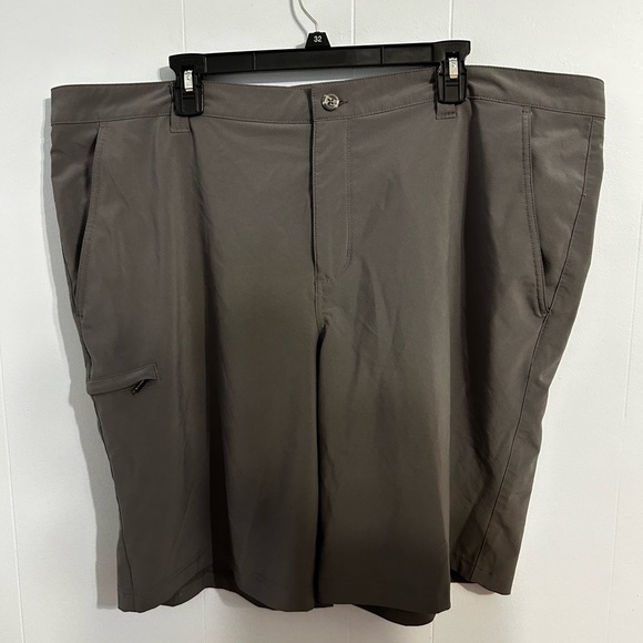 Columbia Other - Men’s Columbia PFG size 44 shorts. Gray. EUC. 10 length.